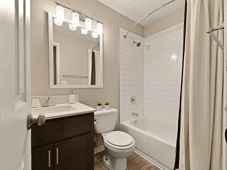 300 Riverside Pkwy — Photo 11