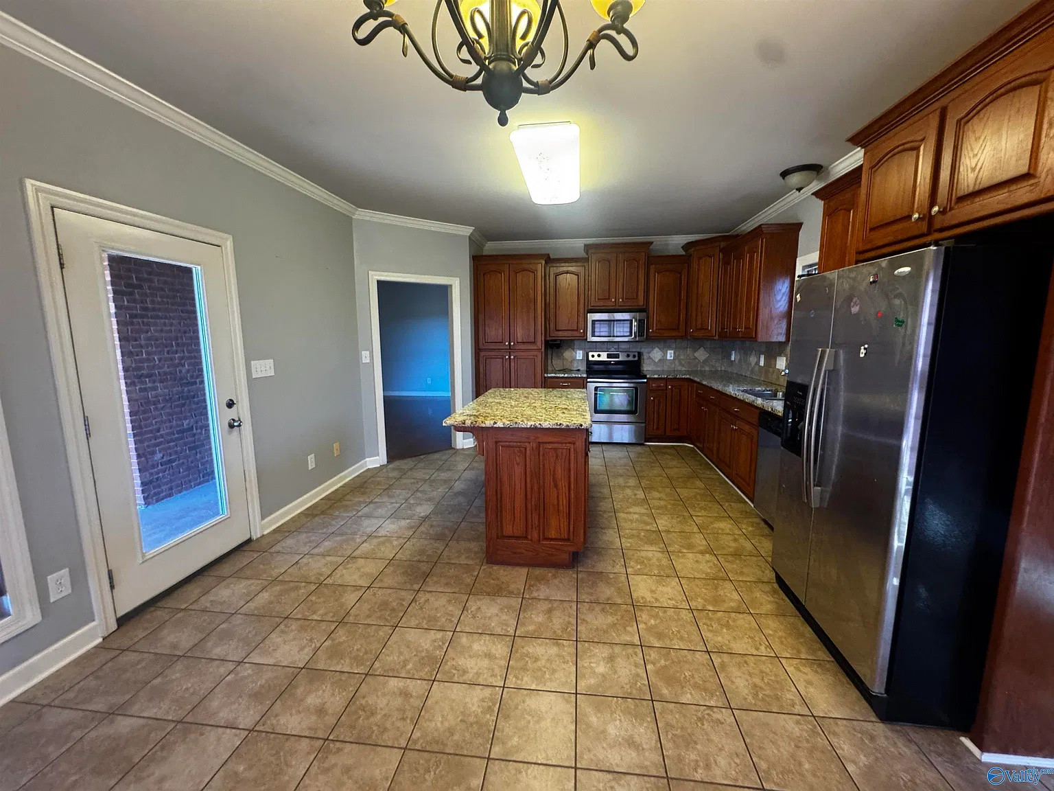 4 bed, 2.0 bath, 2018 sqft, $2,100 — Photo 4