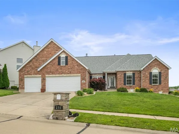 251 Madison Park Dr, Saint Peters, MO 63376