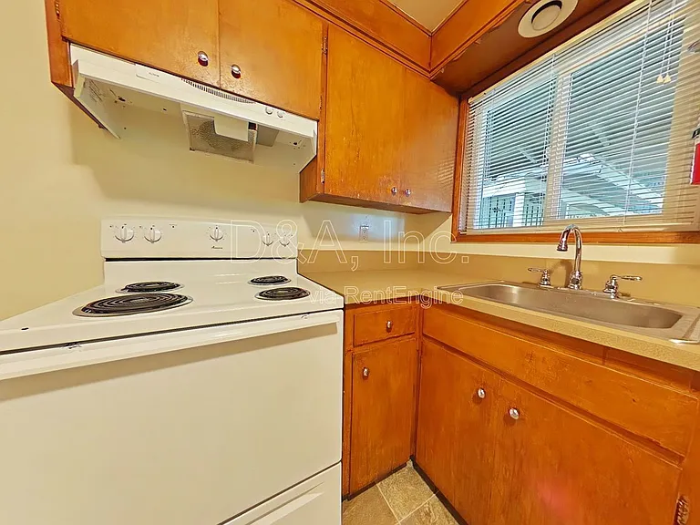 2014 S Main St #5 — Photo 5