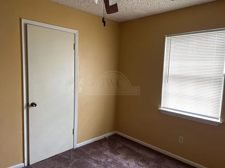 820 Michelle Dr — Photo 14