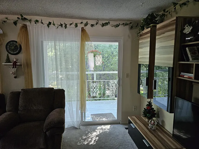 1465 E Spring Ln — Photo 5