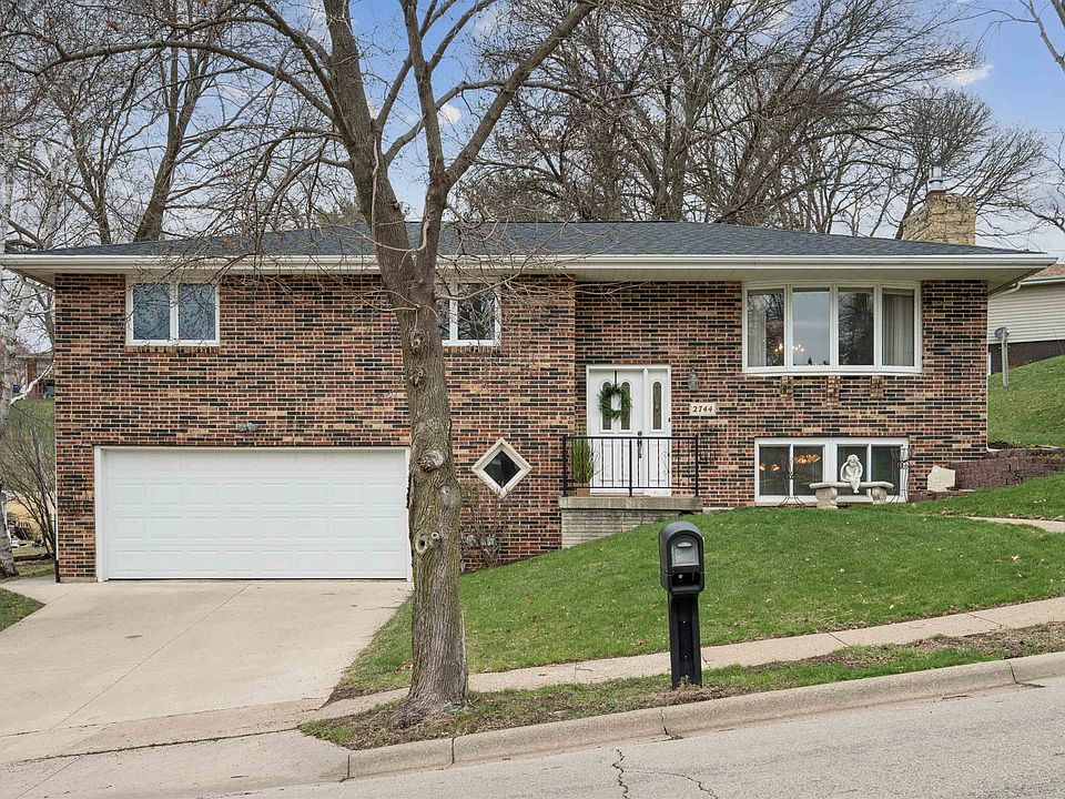 1st image of 2744 Meadow Wood Dr