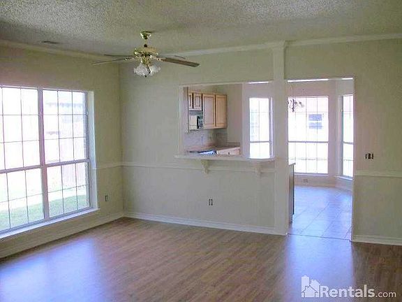 3rd image of 2238 Villawood Ln