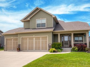 411 Sycamore Dr, Norwalk, IA 50211