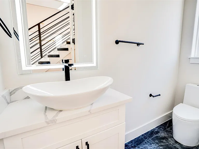 3611 S Versailles Ave — Photo 16