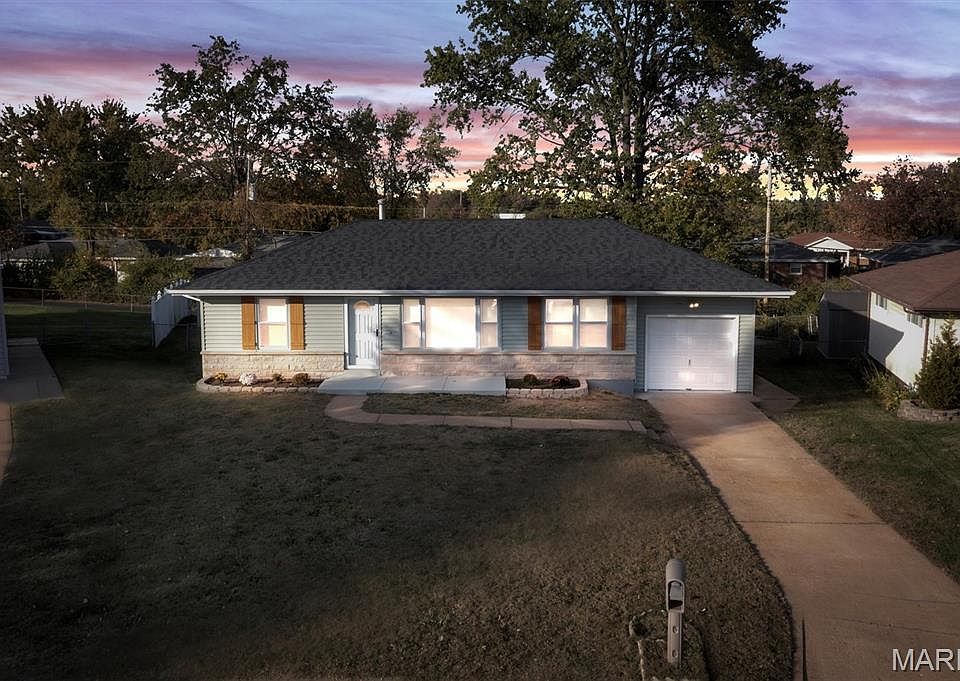 1st image of 32 Buckley Meadows Dr