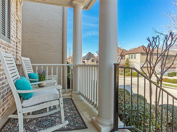 3rd image of 2208 Longwood Dr