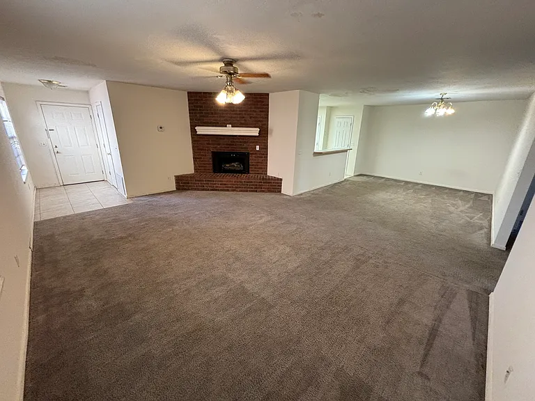 4913 N Britton Dr — Photo 3