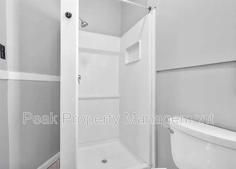 2901 Ellwood Ave #2 — Photo 25