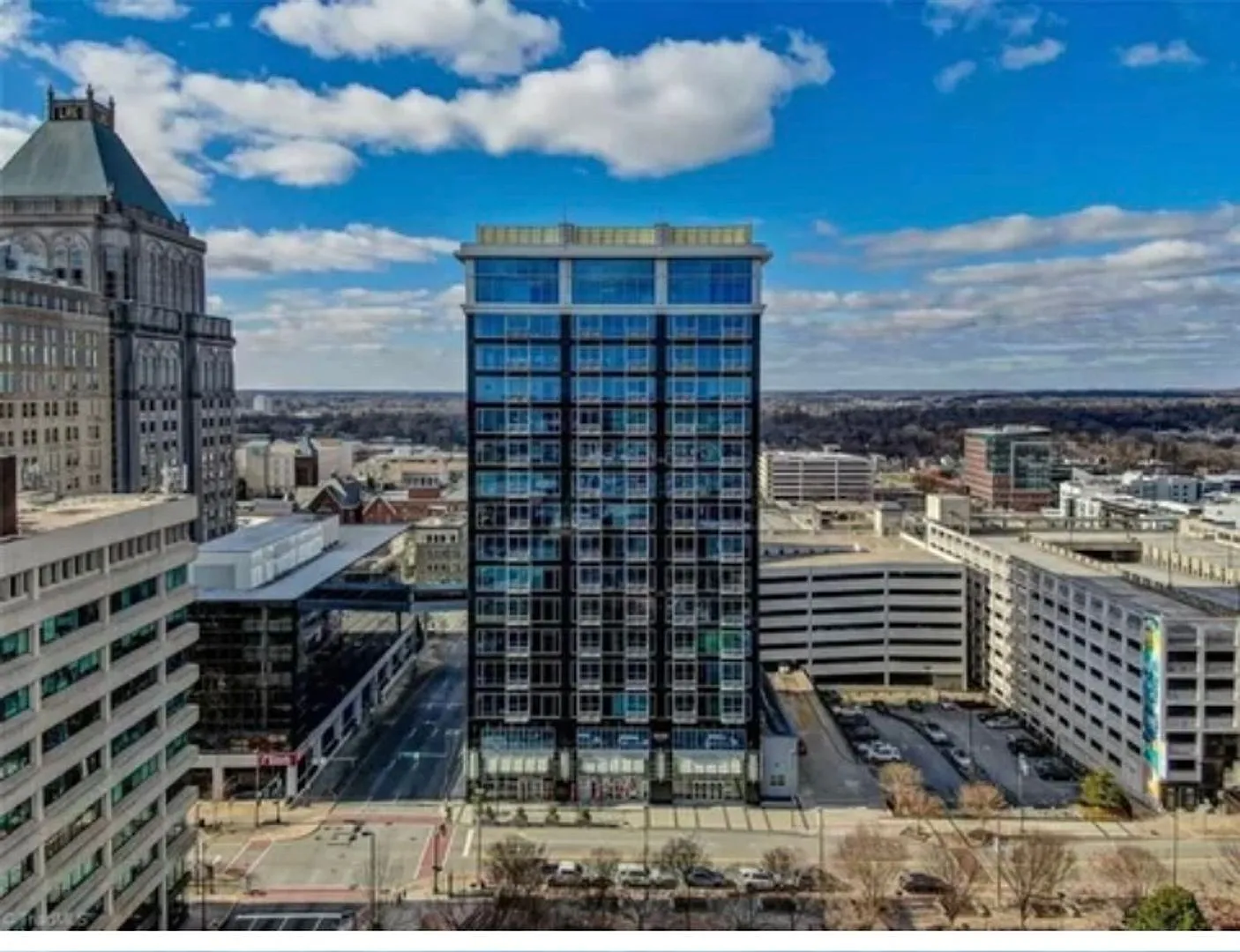 Centerpointe-downtown luxury — Photo 2