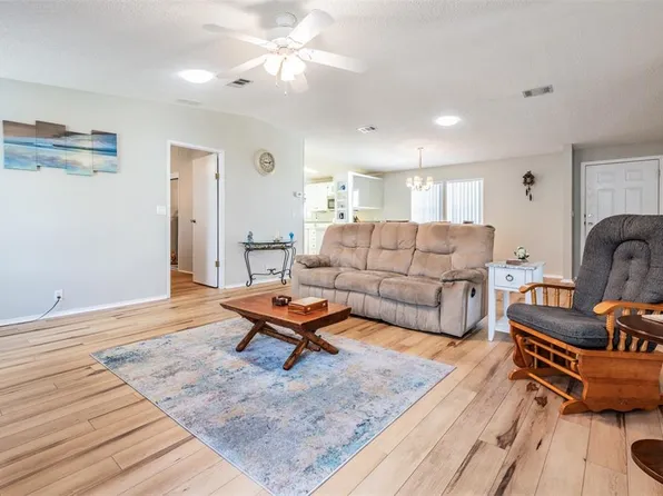 37630 Landis Ave, Zephyrhills, FL 33541