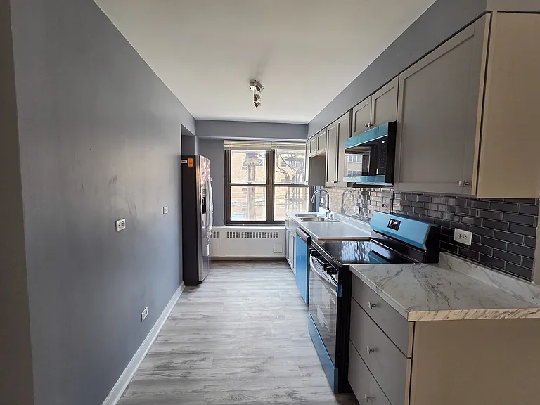 6118 N Sheridan Rd #208 — Photo 6