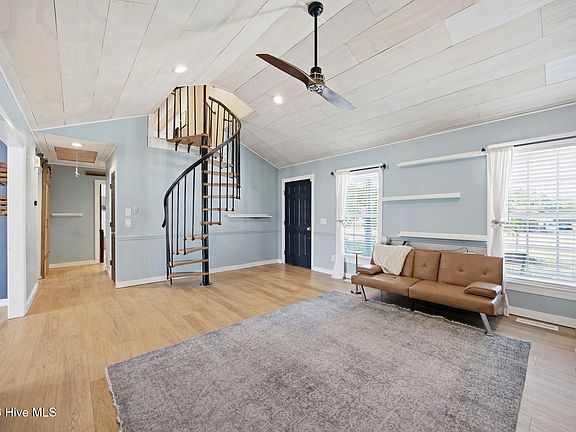 3rd image of 2625 Garden Grove Way