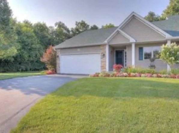 4955 Streamside Dr, Loves Park, IL 61111