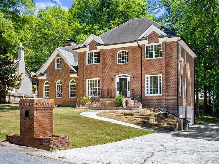 2120 Skyland Cove Ln — Photo 2