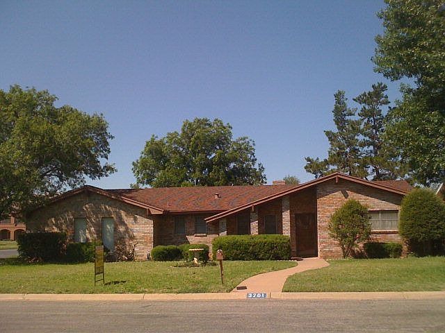 1st image of 3201 Lindenwood Dr