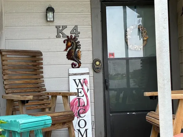 3220 69th St APT K4, Galveston, TX 77551
