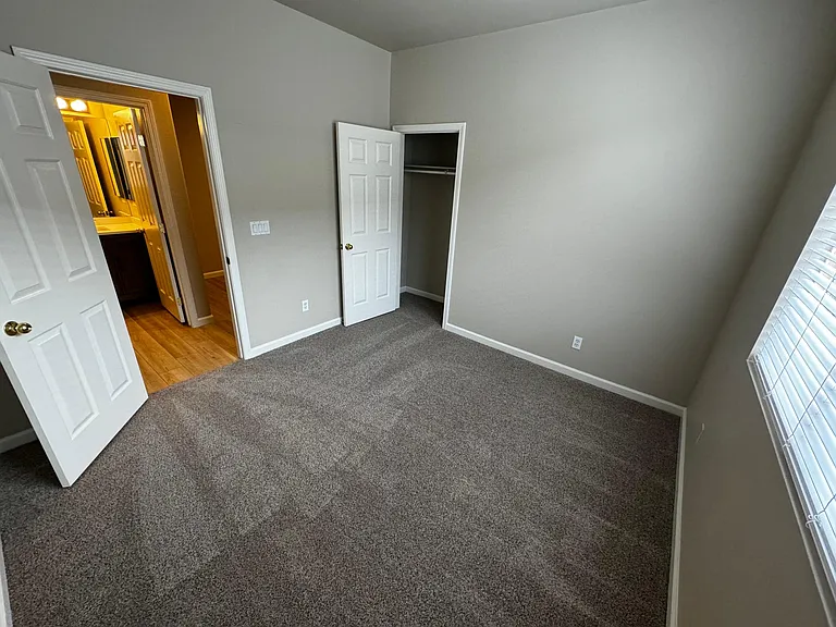 1643 Iron Mountain Dr — Photo 6