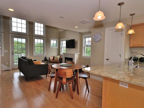 4th image of 21 Bradford Extension Street #11