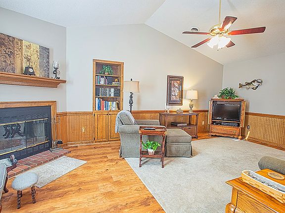 2nd image of 102 Rock Knoll Dr Unit 9