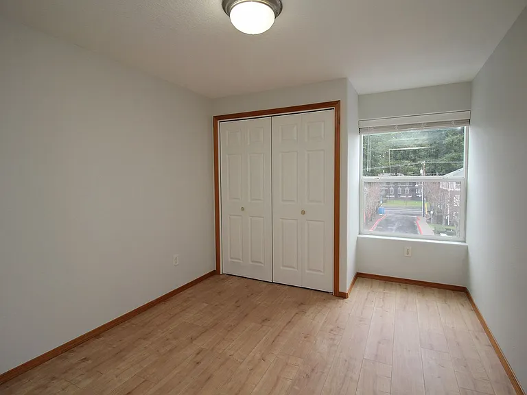 683 NE 162nd Ave — Photo 18