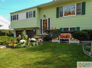 419 Rivercrest Dr, Piscataway, NJ