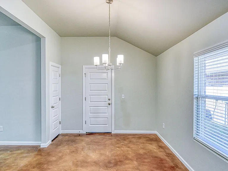 2713 Clifton Ter — Photo 10
