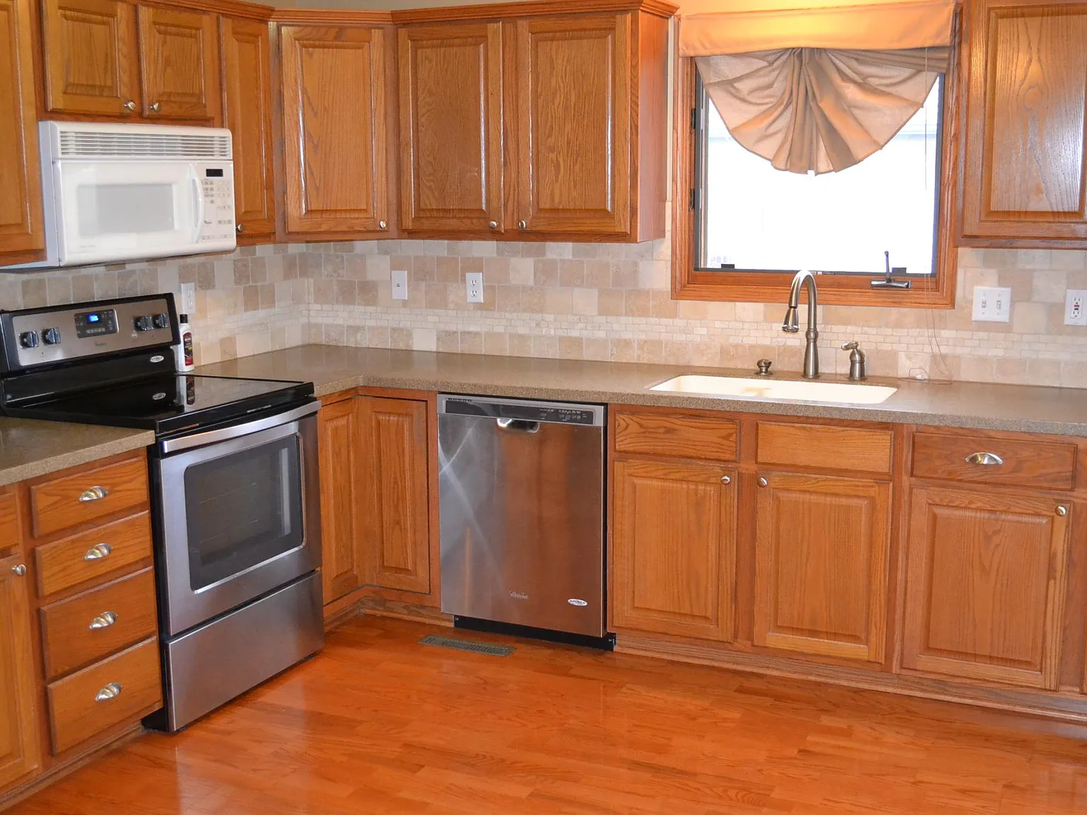 3 bed, 1800 sqft, $1,495 — Photo 4