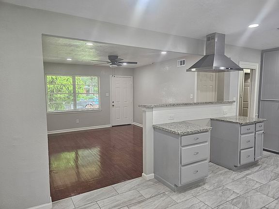 3rd image of 8726 Lugary Dr