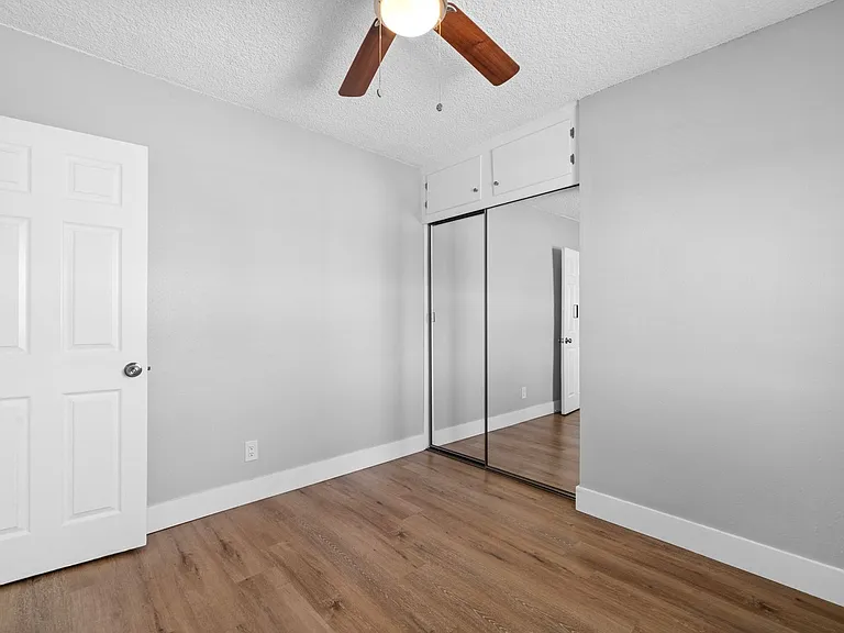 Colima Apartments — Photo 7
