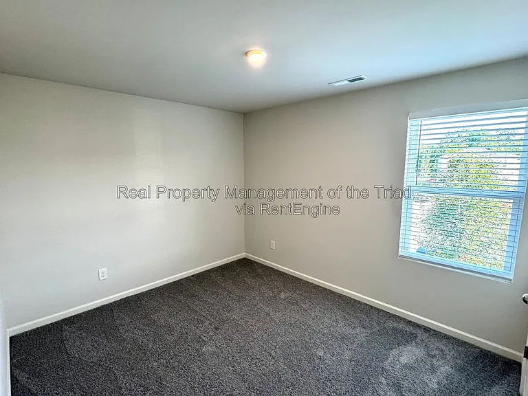4104 Devonwood Ct — Photo 12