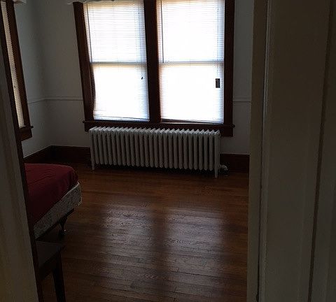 4th image of 1070 Cambria St NE