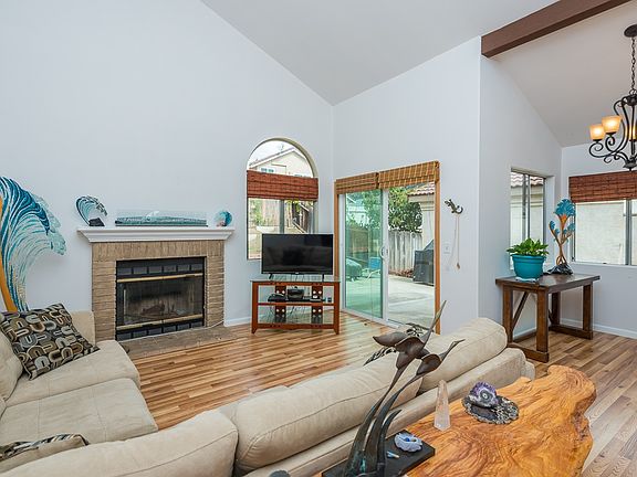 4th image of 1010 Glenwood Way