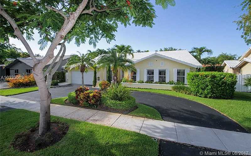 Exquisitely remodeled 4 bed/2.5 bath nestled home at Kings Creek Village