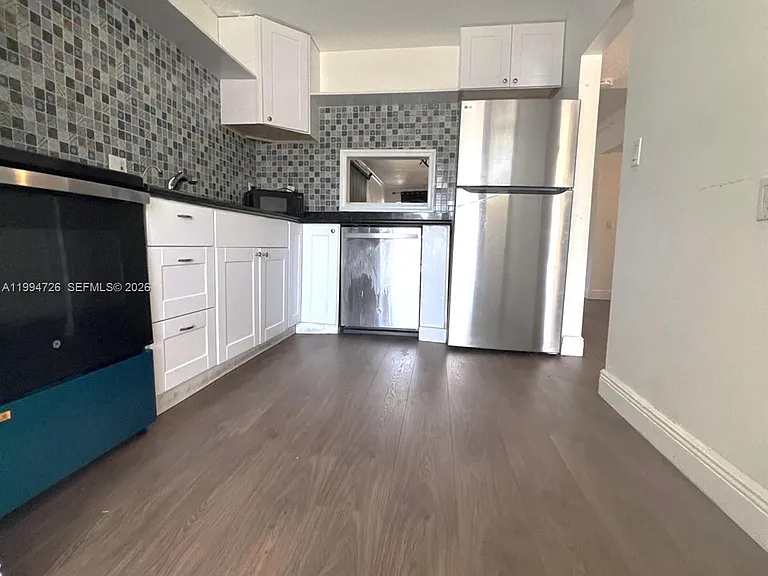 109 SW 1st Ave — Photo 3