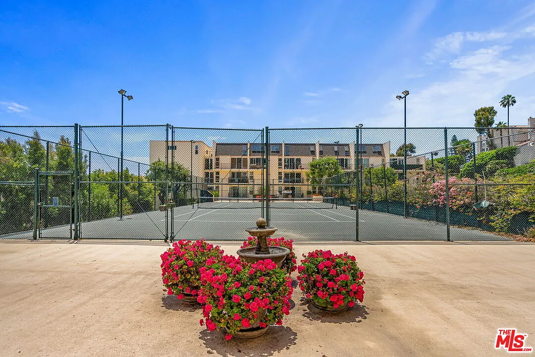 2 bed, 2.0 bath, 895 sqft, $4,450 — Photo 4