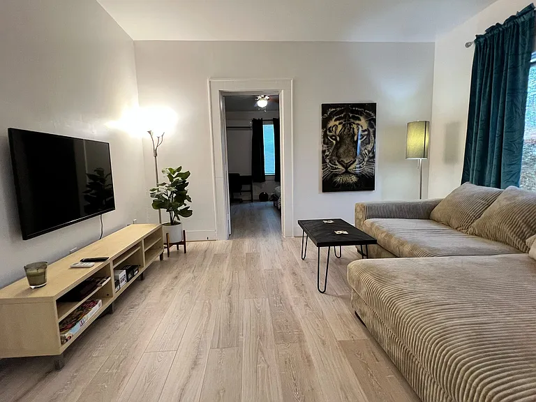 1922 Rosewood St #1R — Photo 1