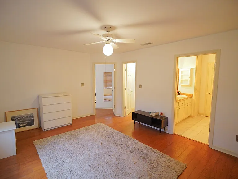 4472 Bay Shore Cir — Photo 13