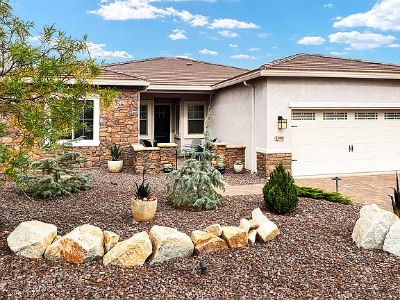 4th image of 1700 Trinity Rose Dr