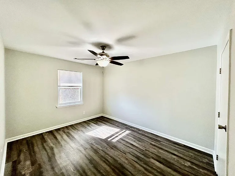208 Woodcreek Dr #B-8 — Photo 4