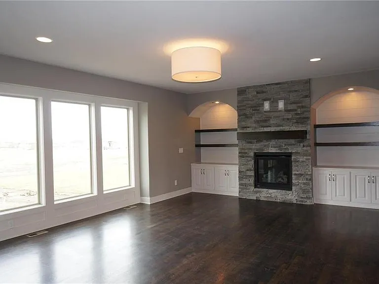 1820 SW Blackstone Pl — Photo 3