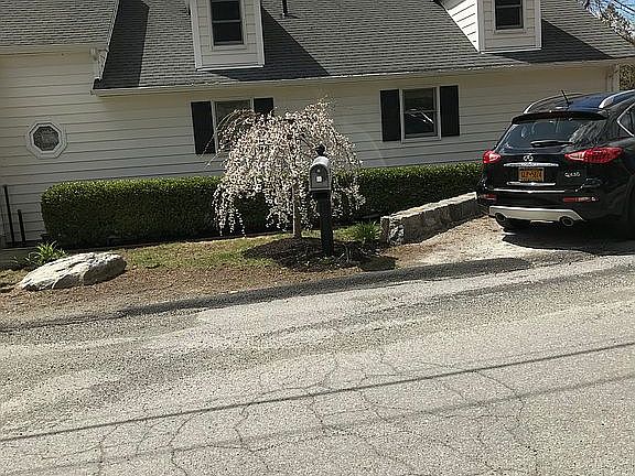 4th image of 10 Lincoln Dr