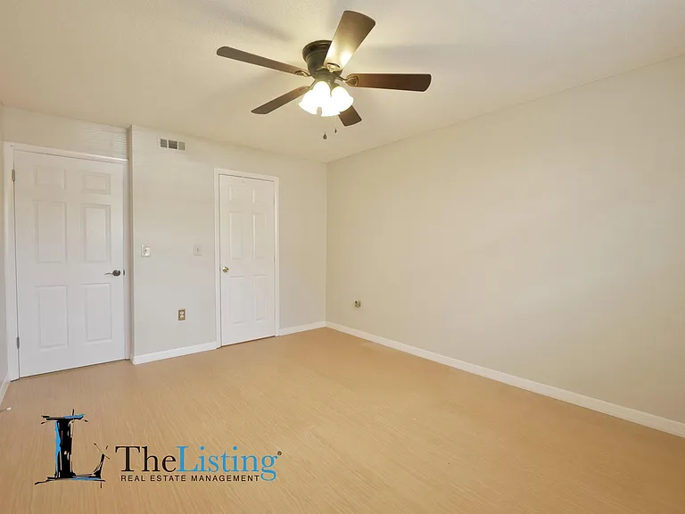408 Banyon Tree Cir #100 — Photo 13