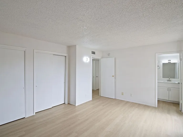 Catalina View Apartments — Photo 82