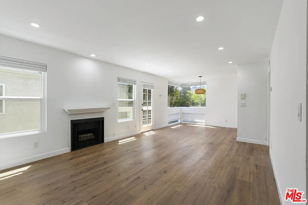 2 bed, 2.0 bath, 925 sqft, $3,195 — Photo 3