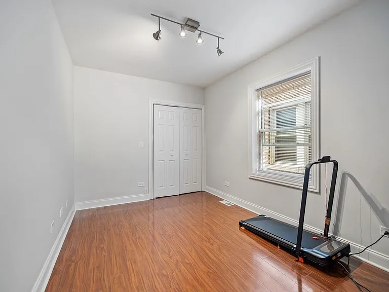 5700 W Melrose St #1 — Photo 3