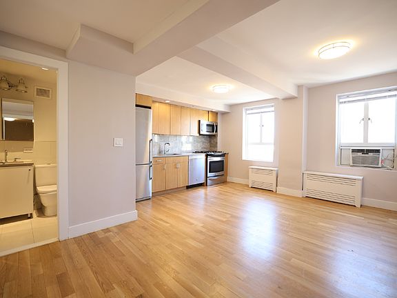 4th image of 752 W End Ave APT 16D