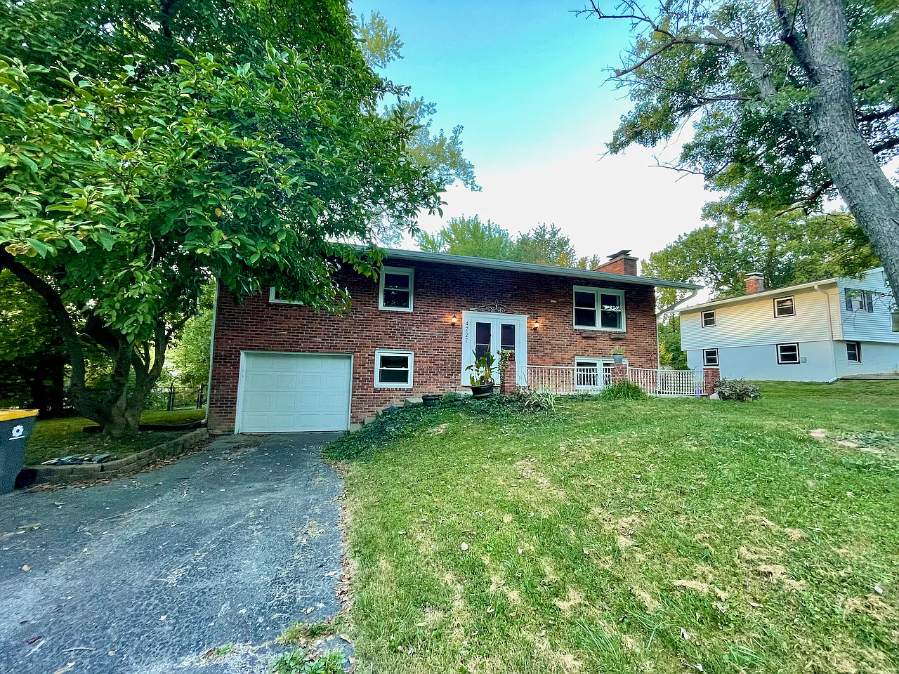 4227 E Cambridge Dr photo 1