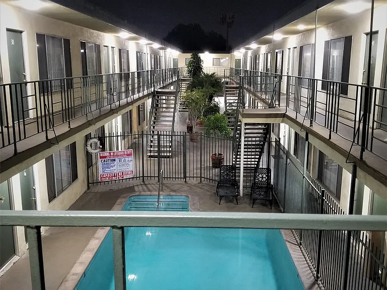 Portofino Apartments — Photo 8